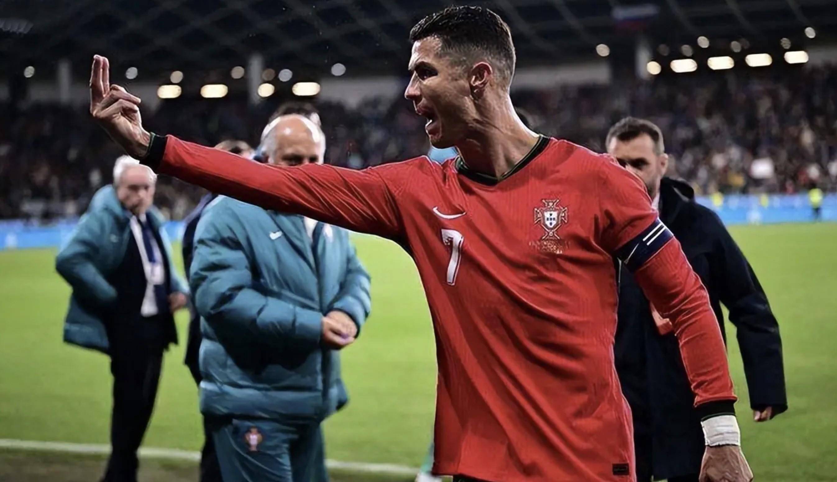 关于C罗重返赛场，最后时刻胜出首场状态出色，巴黎圣日耳曼观众沸腾！观众掌声雷动的信息