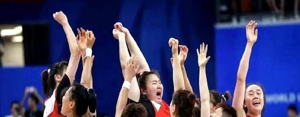 关东山猫队险胜中原雄鲨队，篮球总决赛上演关键失误成转折！逆风翻盘的范本(火箭队球员名单)